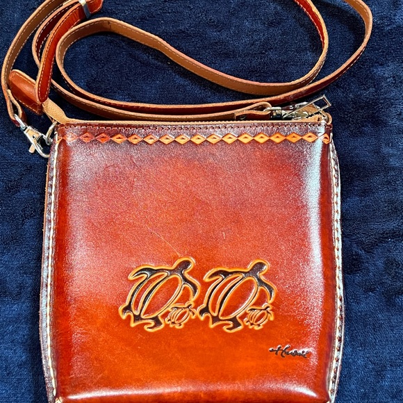 💗💗✨✨Hand made cross body authentic Hawaiian bag made with real leather.✨✨💖💖 - Picture 4 of 6
